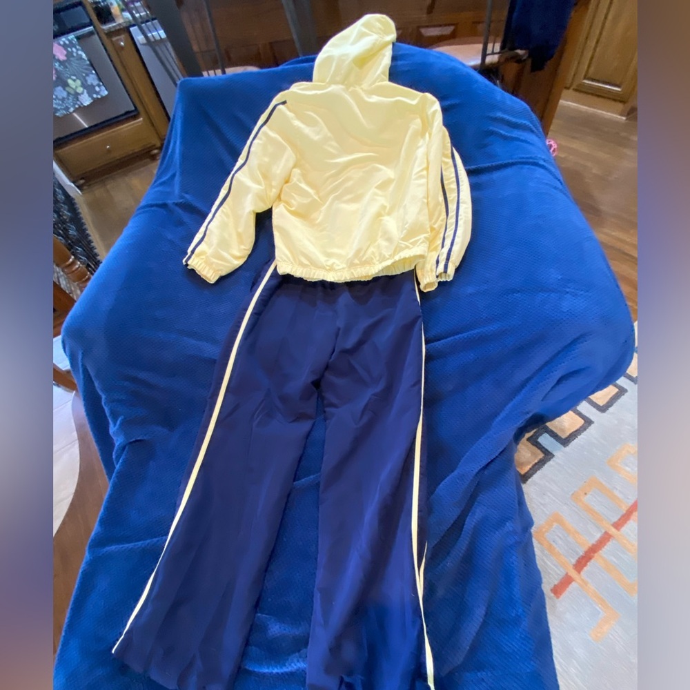 Three Hearts Lined Jogging Suit. Navy and Yellow. Sz Medium - Picture 9 of 10